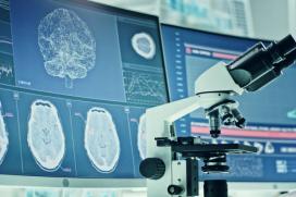Scan cerveau et microscope